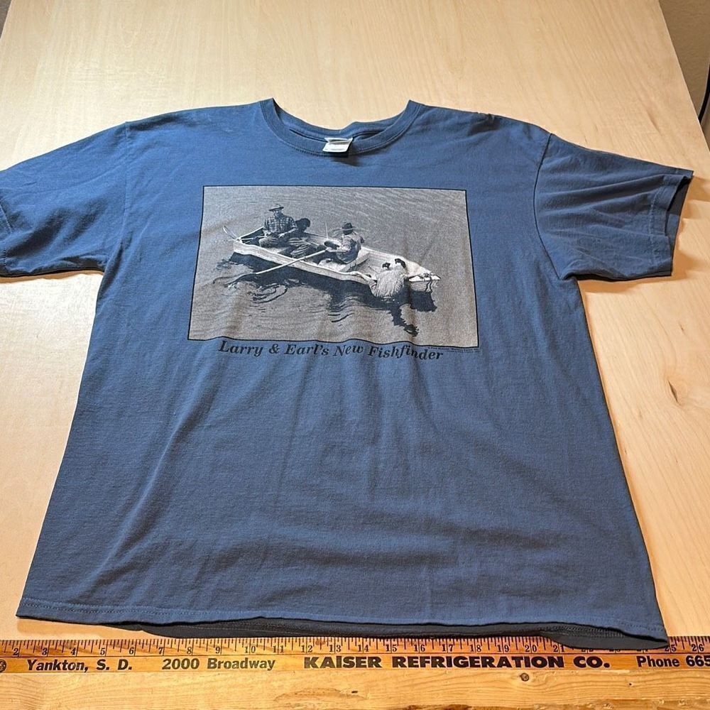 Larry and Earl's New Fishfinder Tshirt XLarge Funny Fishing Shirt Redneck Humor